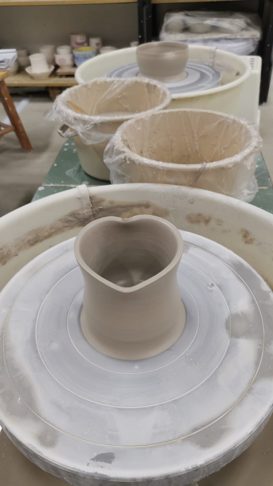 2 hours x 2 pax ( Pottery Making + Pottery Painting )